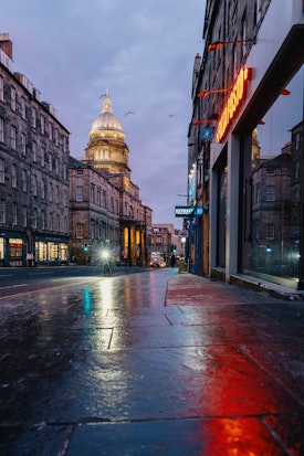 A view down a rainy Edinburgh Street